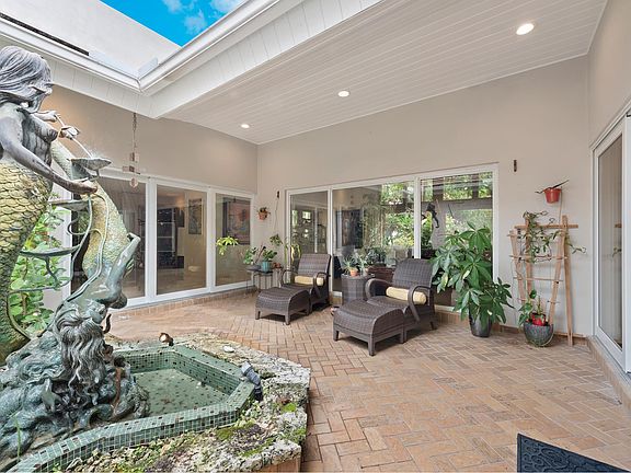 4th image of 8010 Los Pinos Blvd
