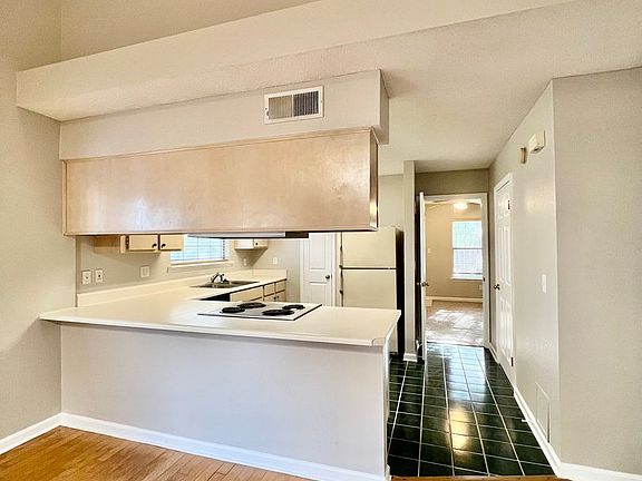 5th image of 2514 Golden Park Ln