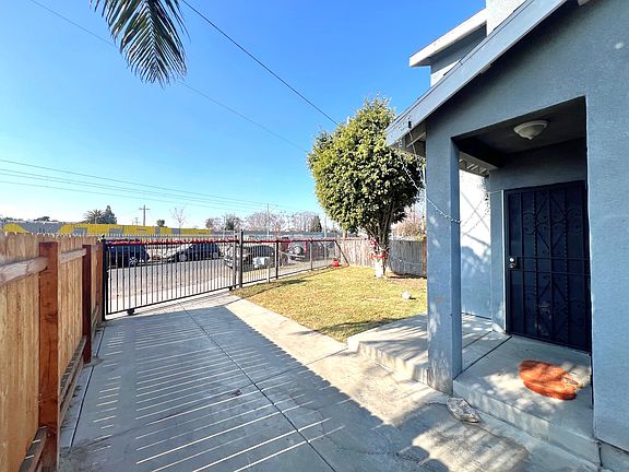2nd image of 10904 Willowbrook Ave #1