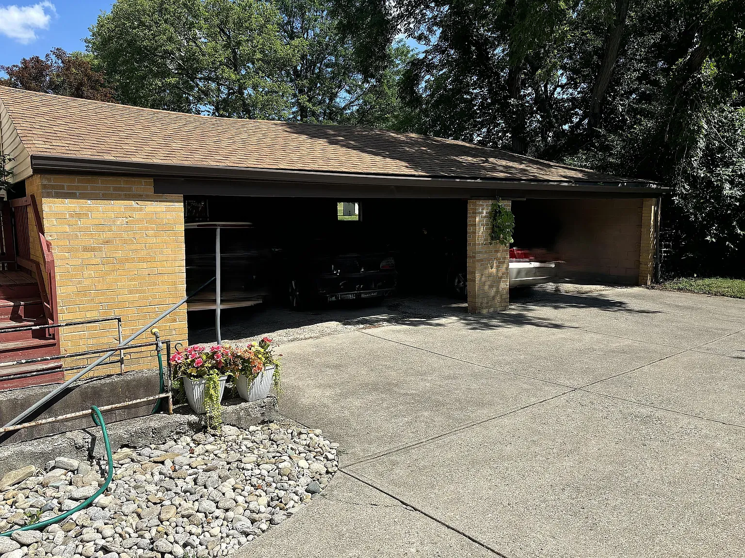 22 Wallace Ave — Photo 2
