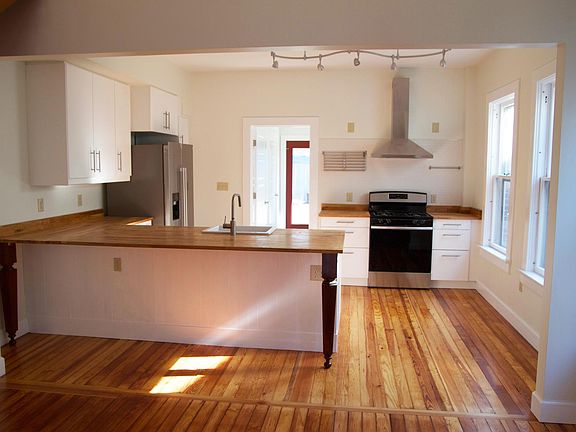 4th image of 266 Clay Ave #B