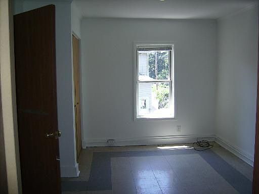3rd image of 503 Eastwood Ct