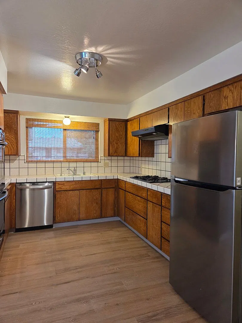 3 Bed / 2 Bath Home in Hollister with New Flooring and Paint Throughout — Photo 3