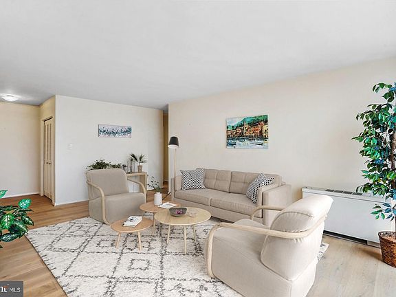 2nd image of 10401 Grosvenor Pl APT 1510