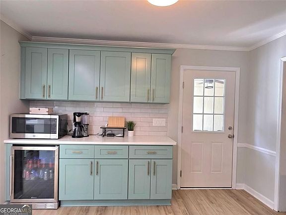 3rd image of 4235 Oakwood Trl