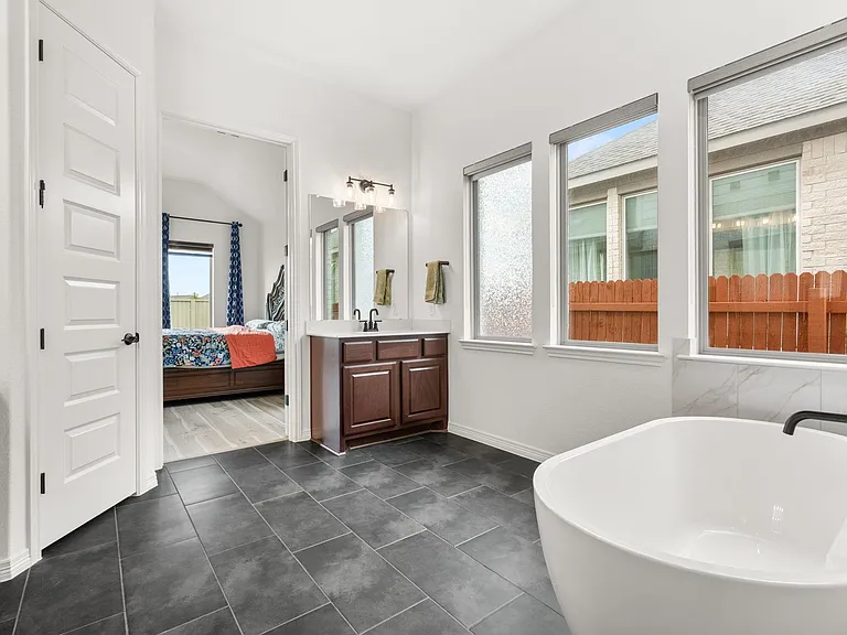 372 Hollister Dr — Photo 20