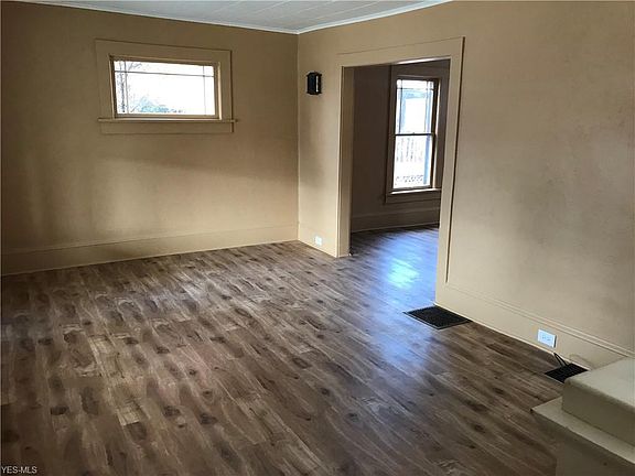 4th image of 833 Fair Ave NE