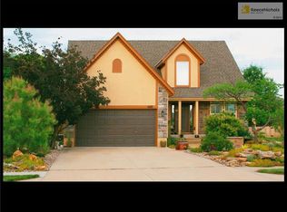 4407 SW Creekview Dr, Lees Summit, MO 64082