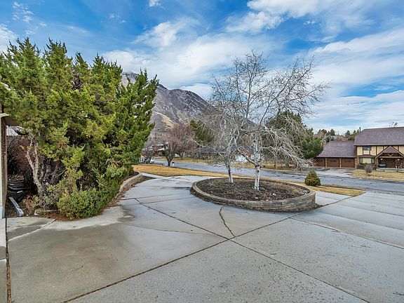 4th image of 887 E Village Way
