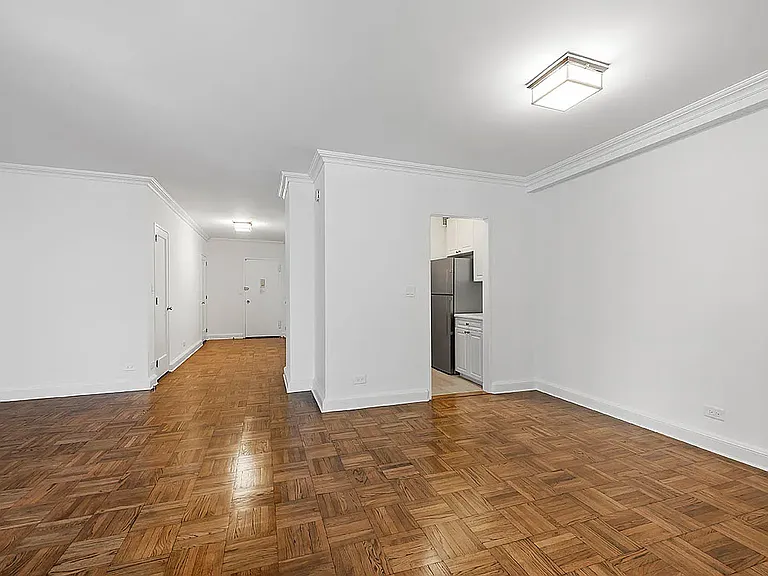 215 E 68th St #5Q — Photo 5