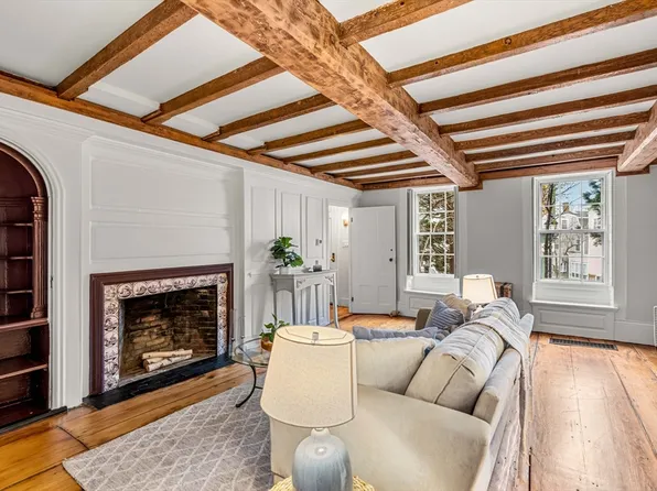 83 Washington St #1, Marblehead, MA 01945