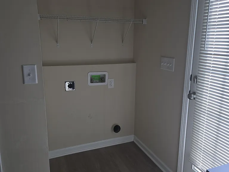 214 Laverne Dr #A — Photo 7