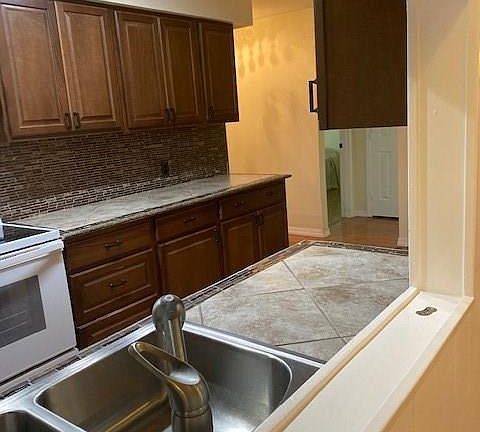 5th image of 11910 Ashcroft Dr