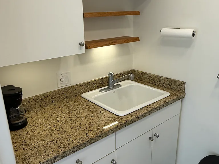 480 Blumont St #B — Photo 14
