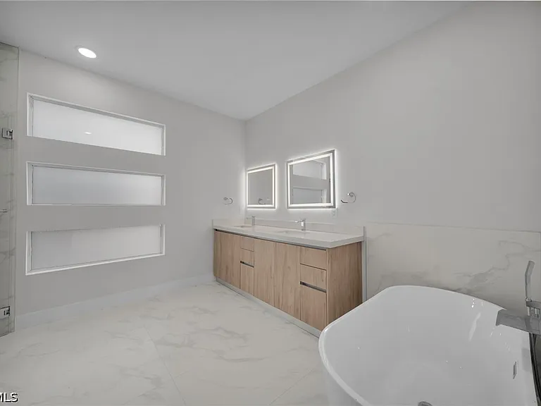 1430 SE 23rd St — Photo 31