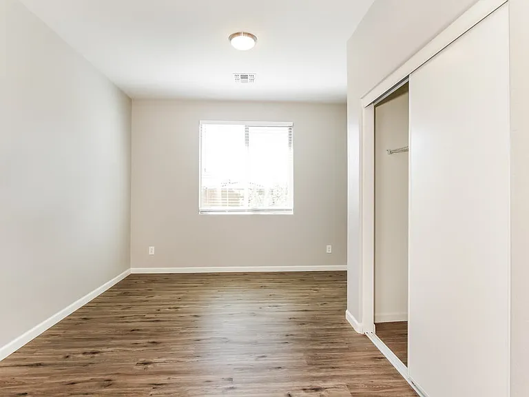 12145 W Patrick Ln — Photo 10