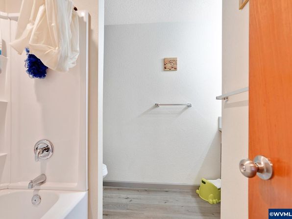 salem-oregon-2052853867 picture