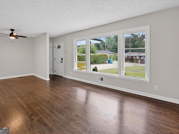 3rd image of 3081 Glendale Ct