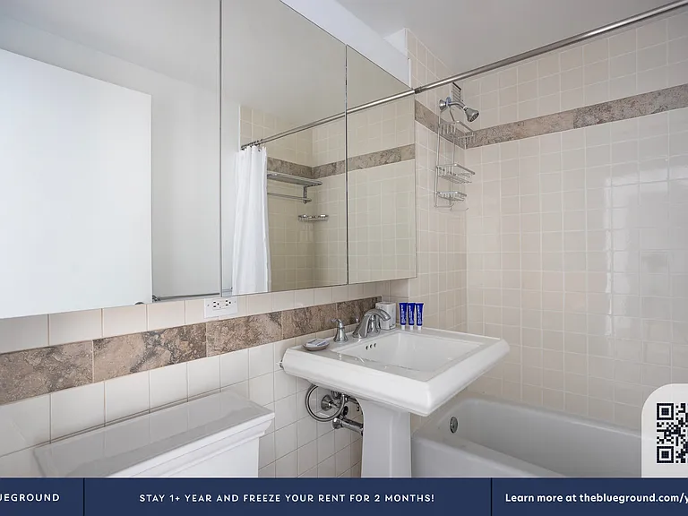 500 W 56th St #719 — Photo 17