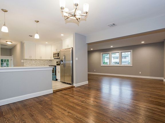 5th image of 144 Erlanger Blvd