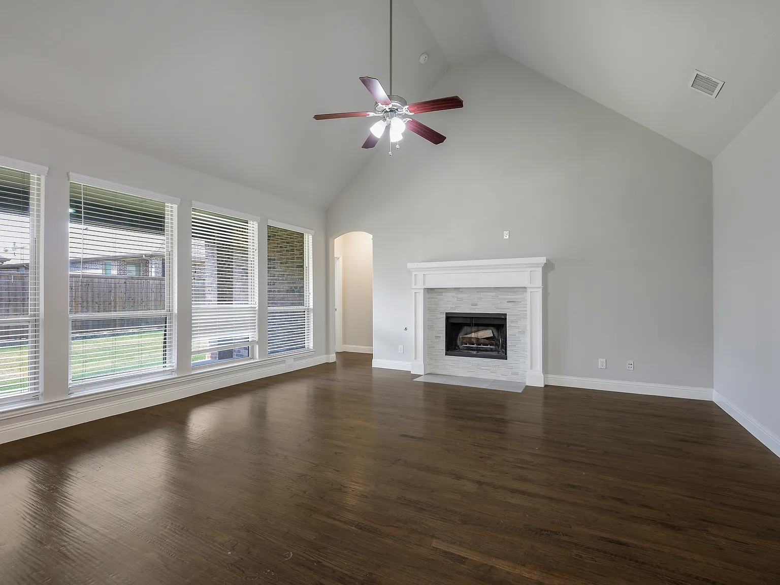 4 bed, 3.5 bath, 3045 sqft, $3,395 — Photo 2