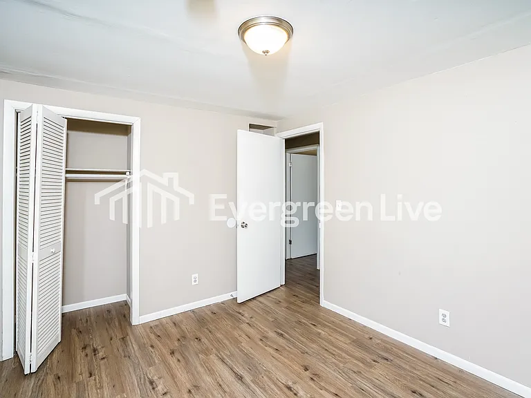 4218 N 67th St — Photo 9
