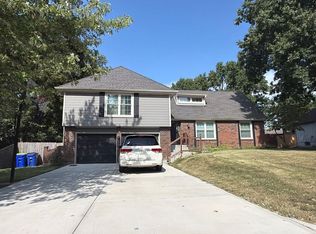 410 SE Richardson Pl, Lees Summit, MO 64063
