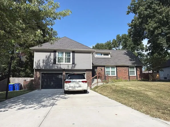 410 SE Richardson Pl, Lees Summit, MO 64063