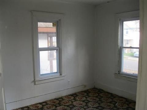 3rd image of 101 Putnam Ave