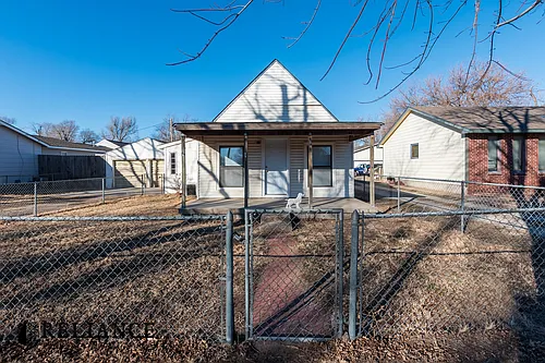 615 N Doris St Photo 1