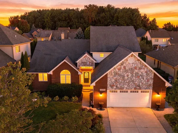45563 Thorn Tree Ln, Macomb, MI 48044