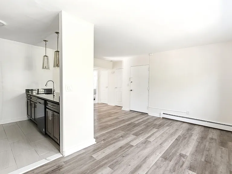 138 Clinton Pl #1B — Photo 10
