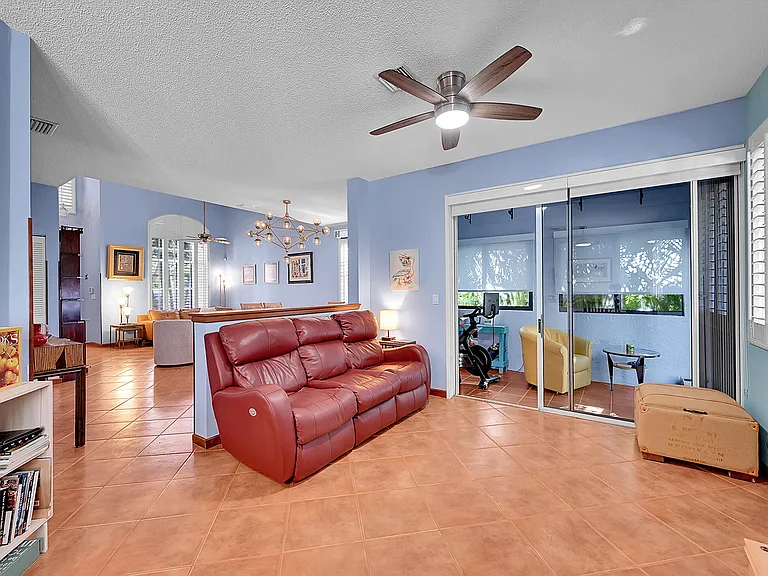 2922 Port Royale Ln S — Photo 11
