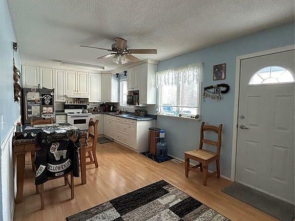 4th image of 218 King St