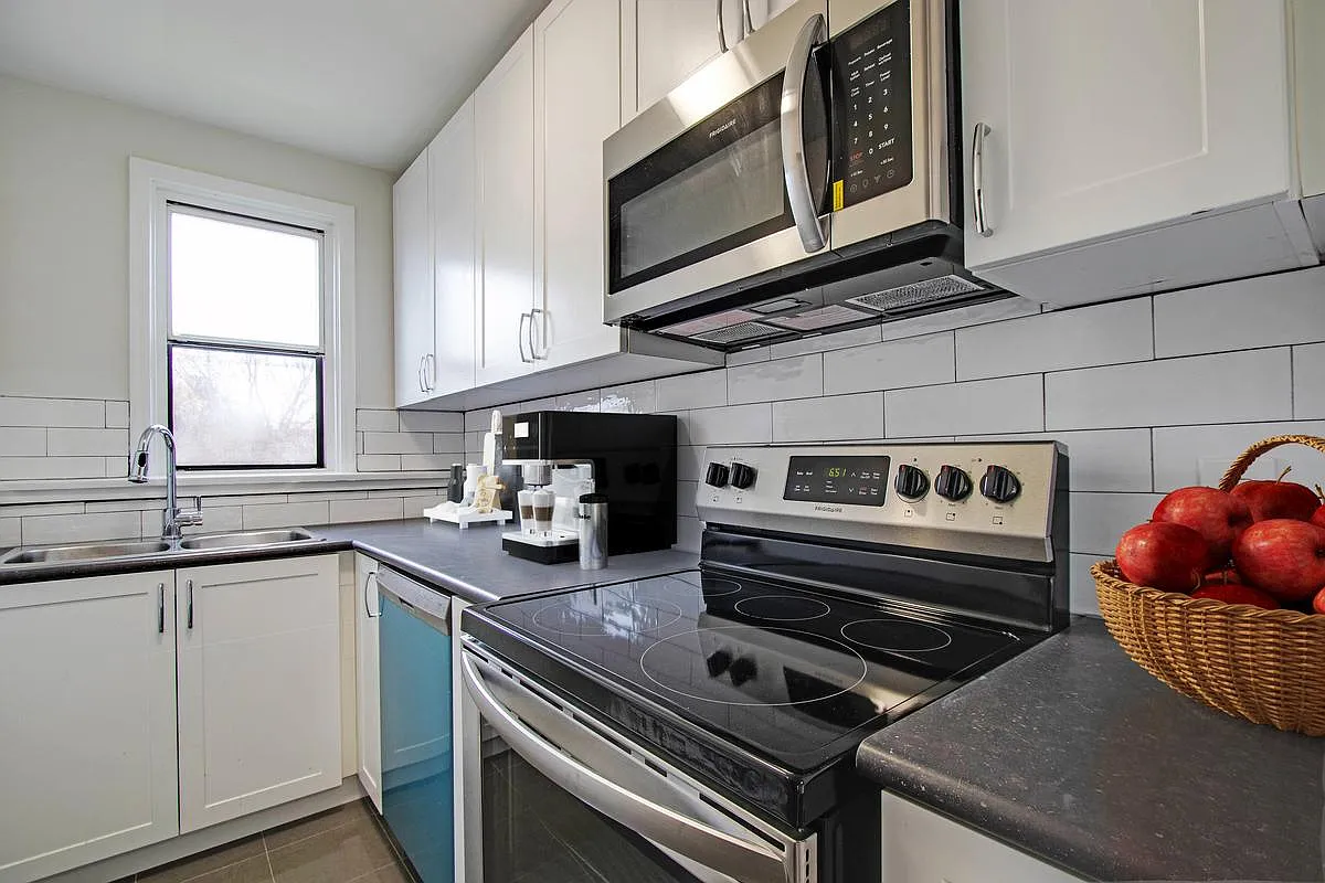 19 Engelhart Cres #64-010 photo 1