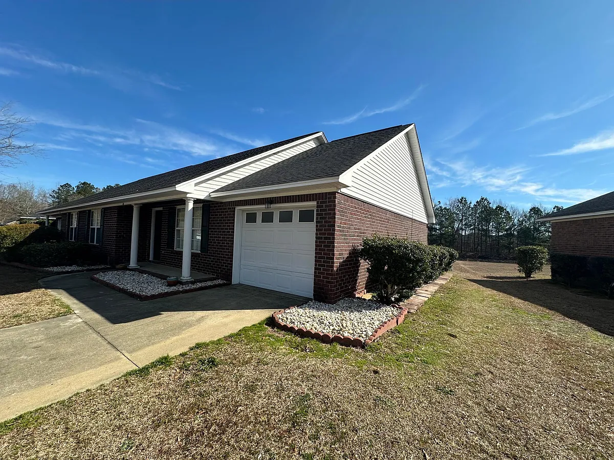 Building Photo - 3621 Beacon Dr