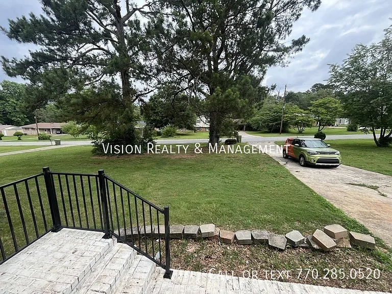 153 Carroll Cir — Photo 3
