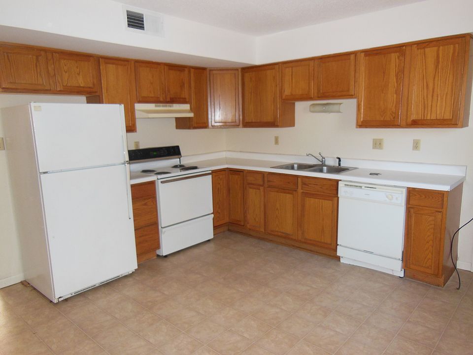 1st image of 4821 E Prairie Cir #B