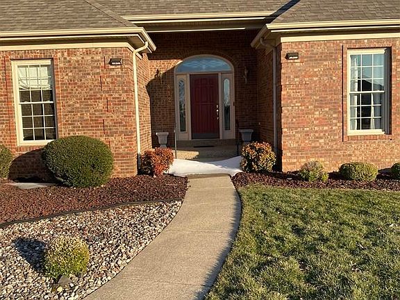 2nd image of 812 Lakeside Dr