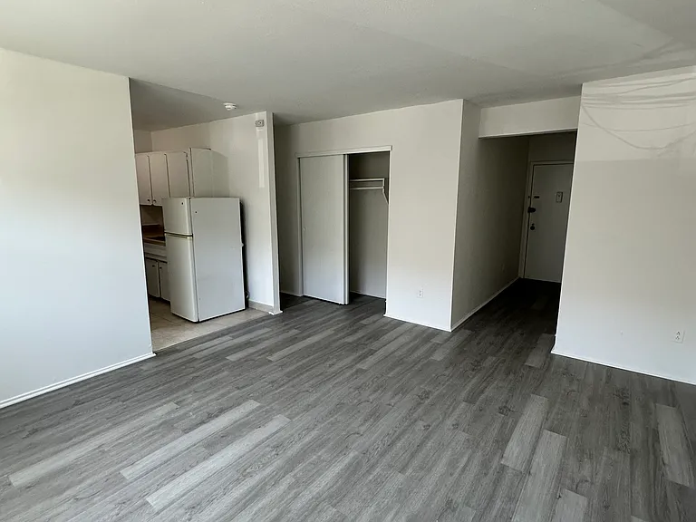 25-29 32nd St #1H — Photo 1