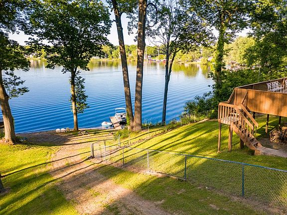 2nd image of 213 Lake Shore Dr
