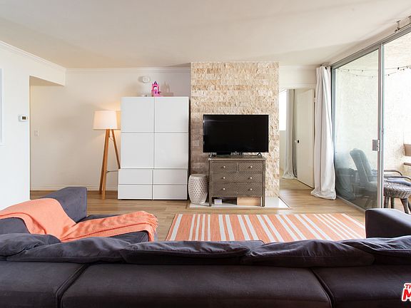 4th image of 826 2nd St APT 304