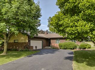 2801 Douglas Dr, Fremont, NE 68025