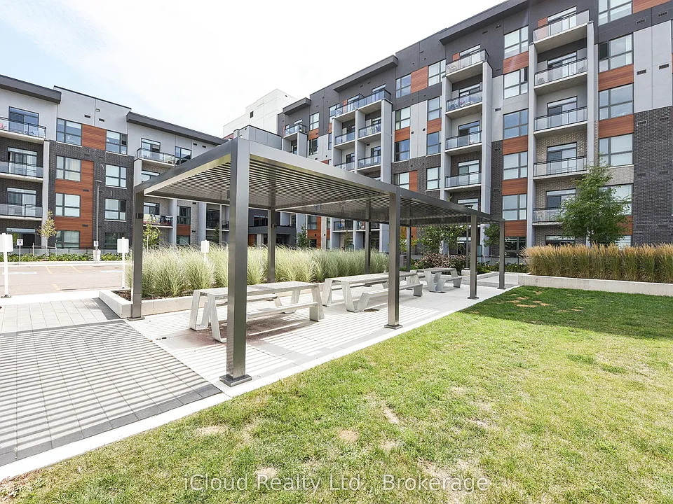 95 Dundas St W #4