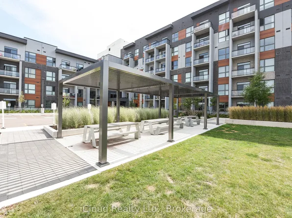 95 Dundas St W, Oakville, ON