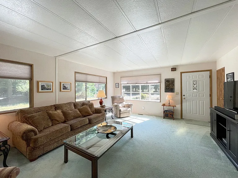 121 Ivy Ln — Photo 7
