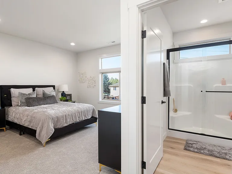 Hidden Hills Condominiums — Photo 27