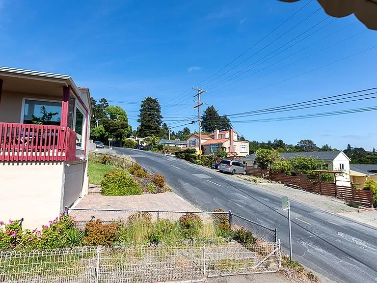 25 Stratford Rd — Photo 6