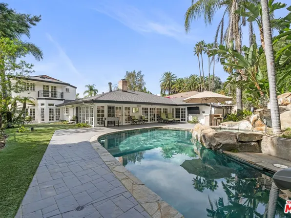 9023 Alto Cedro Dr, Beverly Hills, CA 90210