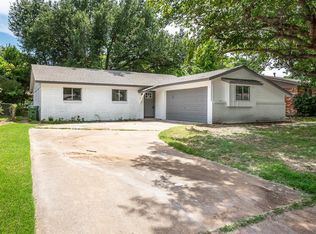 921 Dee Ln, Bedford, TX 76022